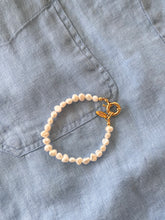 Load image into Gallery viewer, Men’s pearl bracelet
